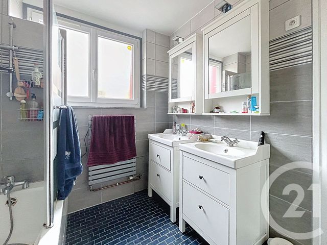 maison à vendre - 10 pièces - 194.0 m2 - RIOM - 63 - AUVERGNE - Century 21 Agence Girard