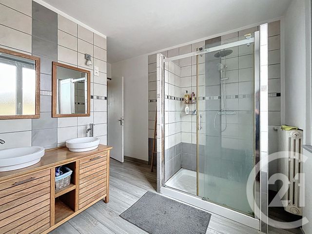 maison à vendre - 10 pièces - 194.0 m2 - RIOM - 63 - AUVERGNE - Century 21 Agence Girard