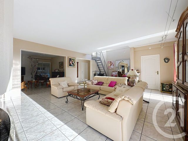 maison à vendre - 6 pièces - 219.0 m2 - MOZAC - 63 - AUVERGNE - Century 21 Agence Girard