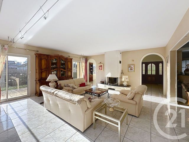 maison à vendre - 6 pièces - 219.0 m2 - MOZAC - 63 - AUVERGNE - Century 21 Agence Girard