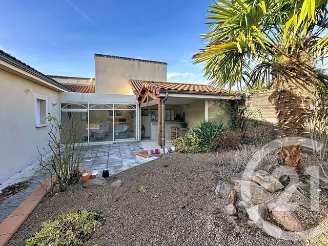 maison à vendre - 6 pièces - 219.0 m2 - MOZAC - 63 - AUVERGNE - Century 21 Agence Girard