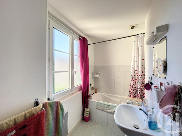 Appartement F3 à louer - 3 pièces - 61.3 m2 - CHATELGUYON - 63 - AUVERGNE - Century 21 Agence Girard