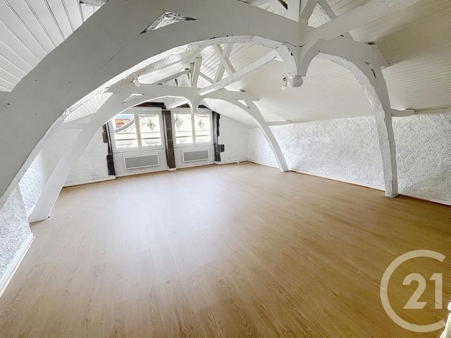 Appartement F4 à louer - 2 pièces - 47.24 m2 - RIOM - 63 - AUVERGNE - Century 21 Agence Girard