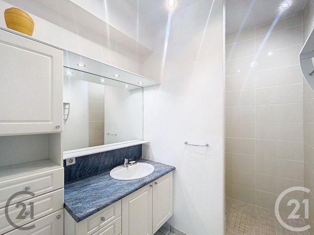 Appartement F2 à louer - 2 pièces - 56.33 m2 - RIOM - 63 - AUVERGNE - Century 21 Agence Girard