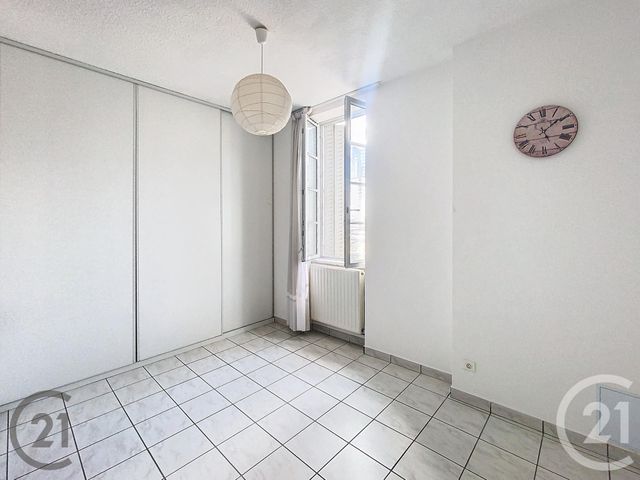 Appartement F2 à louer - 2 pièces - 56.33 m2 - RIOM - 63 - AUVERGNE - Century 21 Agence Girard