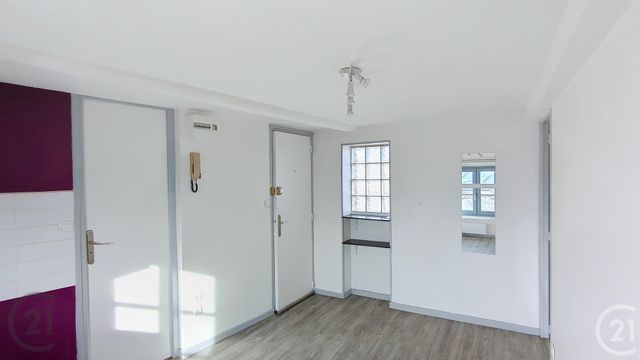 Appartement F1 à louer - 2 pièces - 28.82 m2 - RIOM - 63 - AUVERGNE - Century 21 Agence Girard