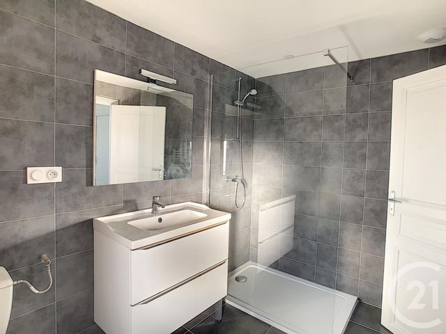 Appartement F4 à louer - 4 pièces - 96.46 m2 - ENNEZAT - 63 - AUVERGNE - Century 21 Agence Girard