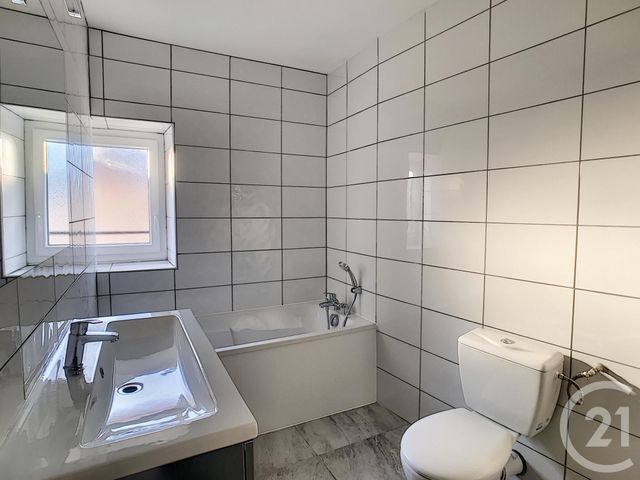Appartement F4 à louer - 4 pièces - 96.46 m2 - ENNEZAT - 63 - AUVERGNE - Century 21 Agence Girard