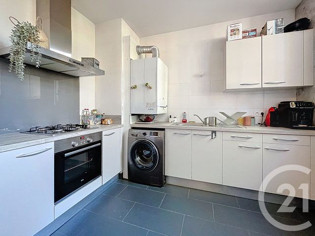 Appartement F3 à vendre - 3 pièces - 67.84 m2 - RIOM - 63 - AUVERGNE - Century 21 Agence Girard