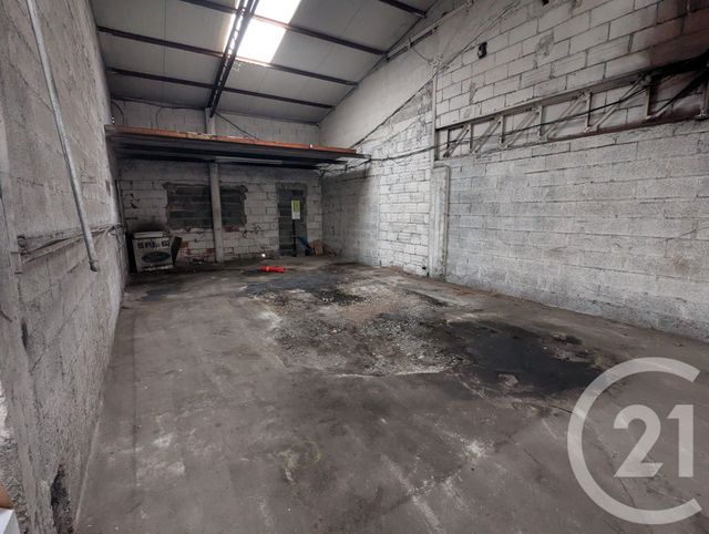 parking à louer - 30.0 m2 - BEAUREGARD VENDON - 63 - AUVERGNE - Century 21 Agence Girard