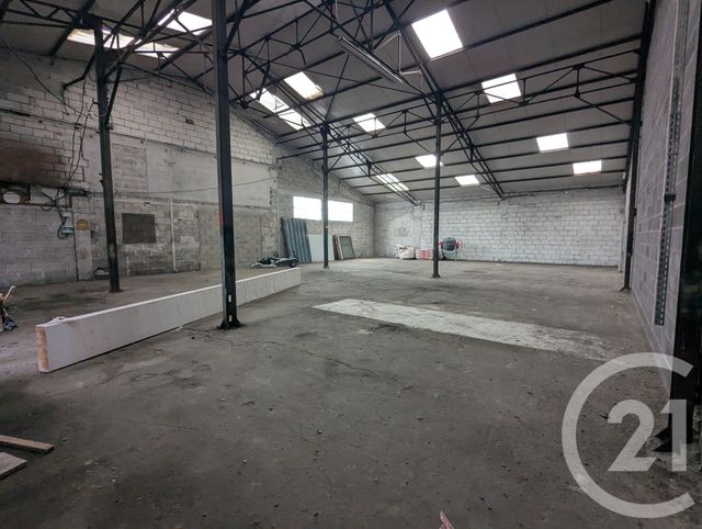 parking à louer - 30.0 m2 - BEAUREGARD VENDON - 63 - AUVERGNE - Century 21 Agence Girard