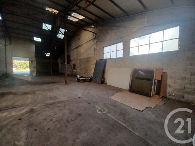 parking à louer - 100.0 m2 - BEAUREGARD VENDON - 63 - AUVERGNE - Century 21 Agence Girard