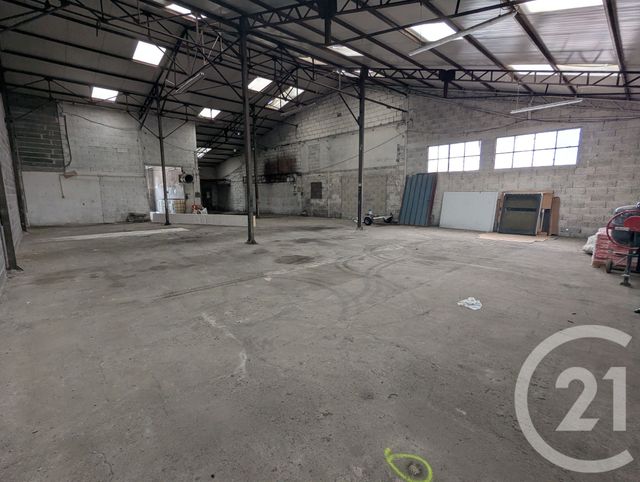 parking à louer - 30.0 m2 - BEAUREGARD VENDON - 63 - AUVERGNE - Century 21 Agence Girard