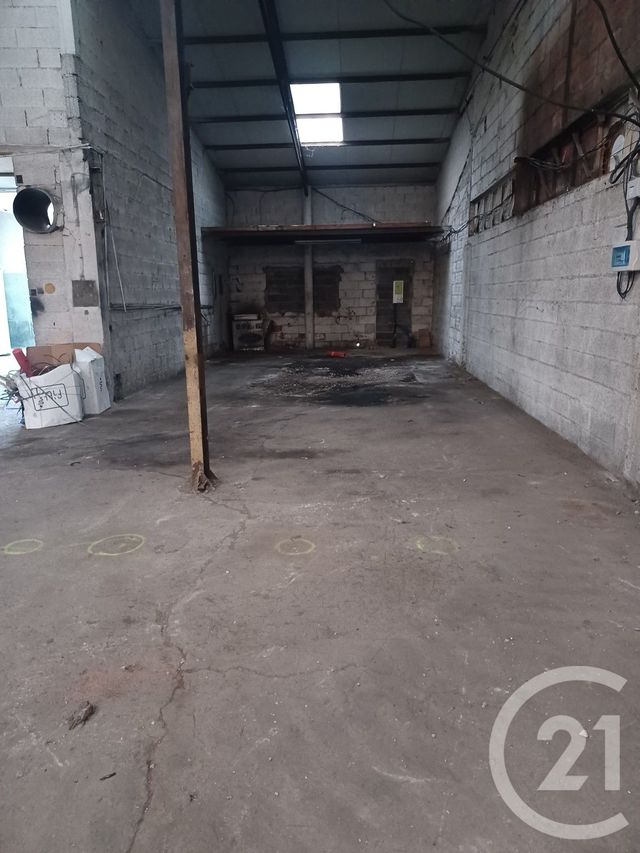 parking à louer - 100.0 m2 - BEAUREGARD VENDON - 63 - AUVERGNE - Century 21 Agence Girard