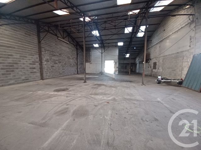 parking à louer - 100.0 m2 - BEAUREGARD VENDON - 63 - AUVERGNE - Century 21 Agence Girard