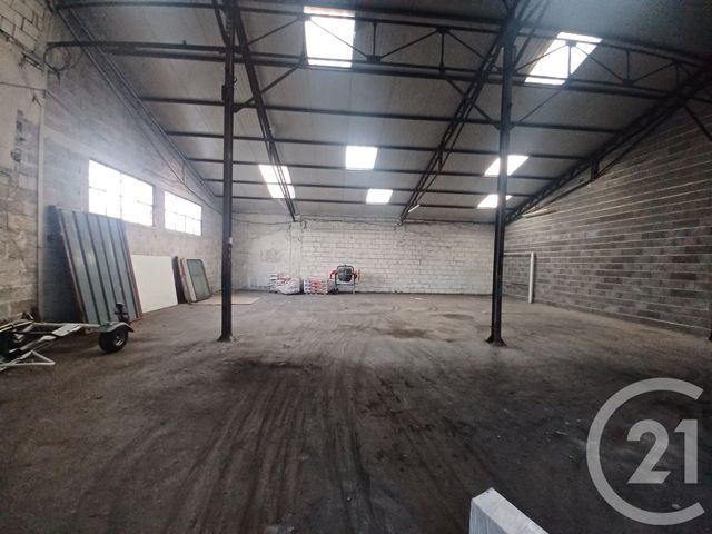 parking à louer - 100.0 m2 - BEAUREGARD VENDON - 63 - AUVERGNE - Century 21 Agence Girard