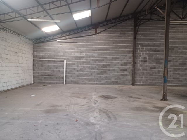 parking à louer - 100.0 m2 - BEAUREGARD VENDON - 63 - AUVERGNE - Century 21 Agence Girard