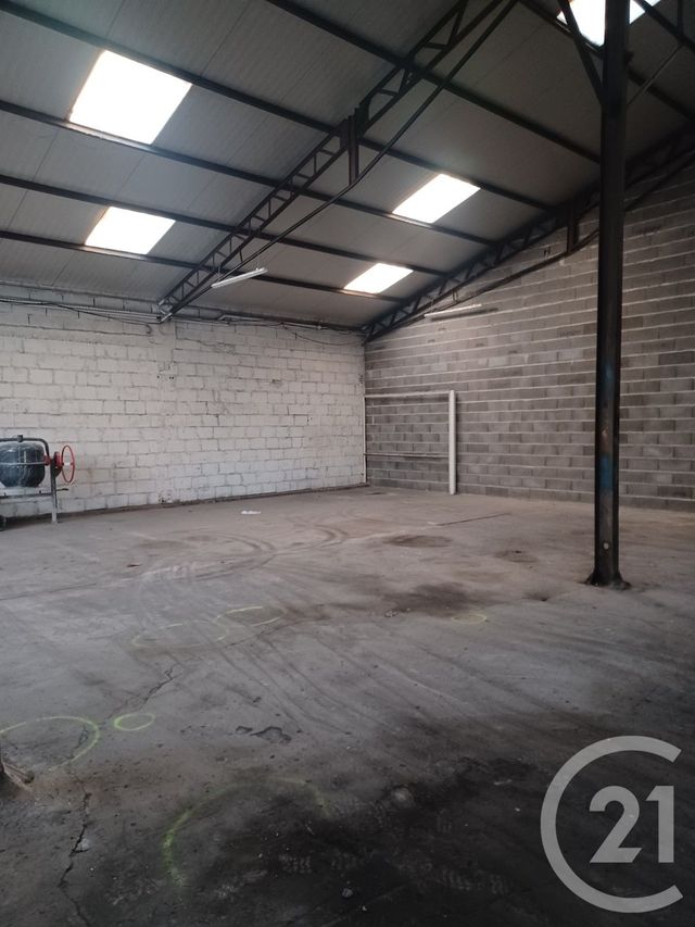 parking à louer - 100.0 m2 - BEAUREGARD VENDON - 63 - AUVERGNE - Century 21 Agence Girard