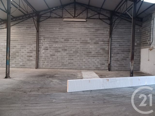 parking à louer - 100.0 m2 - BEAUREGARD VENDON - 63 - AUVERGNE - Century 21 Agence Girard