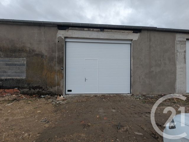 parking à louer - 30.0 m2 - BEAUREGARD VENDON - 63 - AUVERGNE - Century 21 Agence Girard