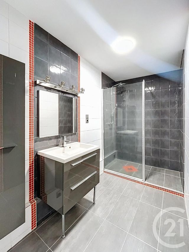 Appartement F3 à vendre - 3 pièces - 74.8 m2 - RIOM - 63 - AUVERGNE - Century 21 Agence Girard