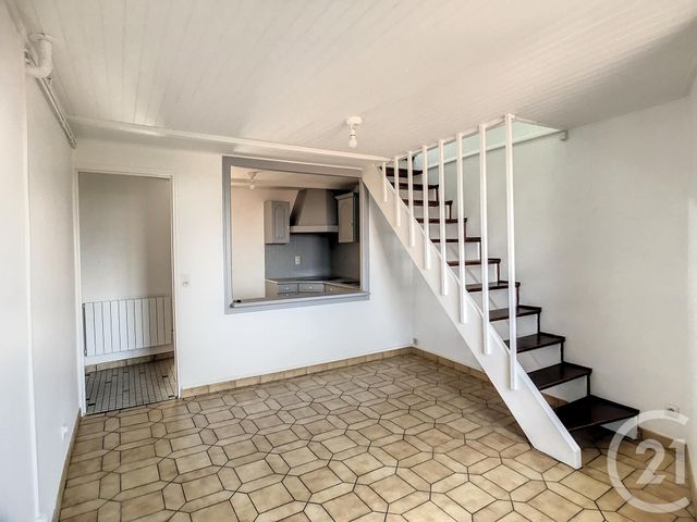 Appartement F2 à louer - 2 pièces - 56.1 m2 - RIOM - 63 - AUVERGNE - Century 21 Agence Girard