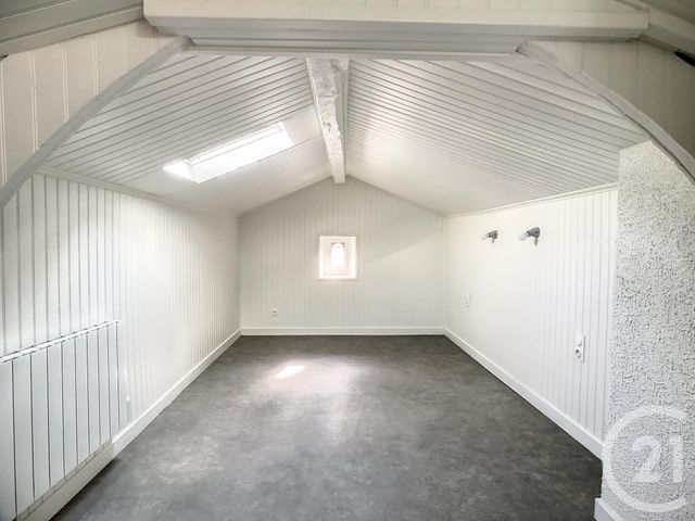 Appartement F2 à louer - 2 pièces - 56.1 m2 - RIOM - 63 - AUVERGNE - Century 21 Agence Girard