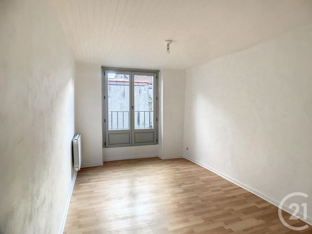 Appartement F2 à louer - 2 pièces - 56.1 m2 - RIOM - 63 - AUVERGNE - Century 21 Agence Girard