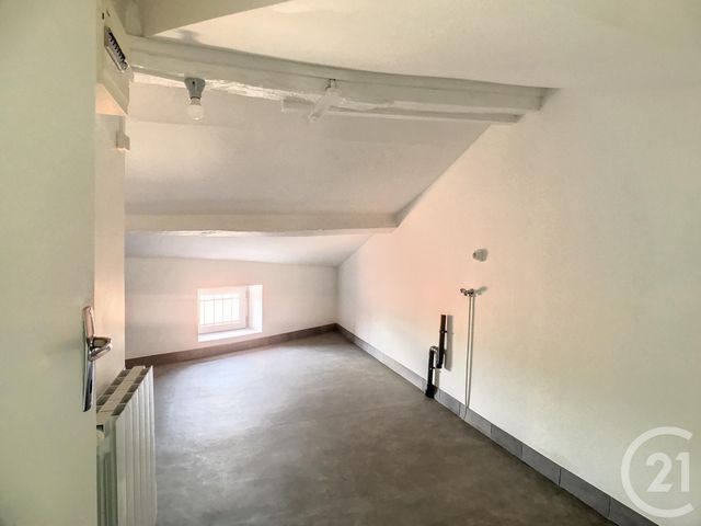 Appartement F2 à louer - 2 pièces - 56.1 m2 - RIOM - 63 - AUVERGNE - Century 21 Agence Girard