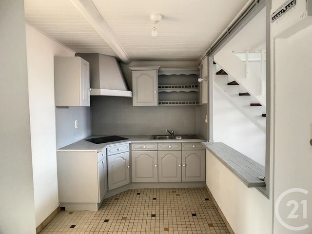 Appartement F2 à louer - 2 pièces - 56.1 m2 - RIOM - 63 - AUVERGNE - Century 21 Agence Girard