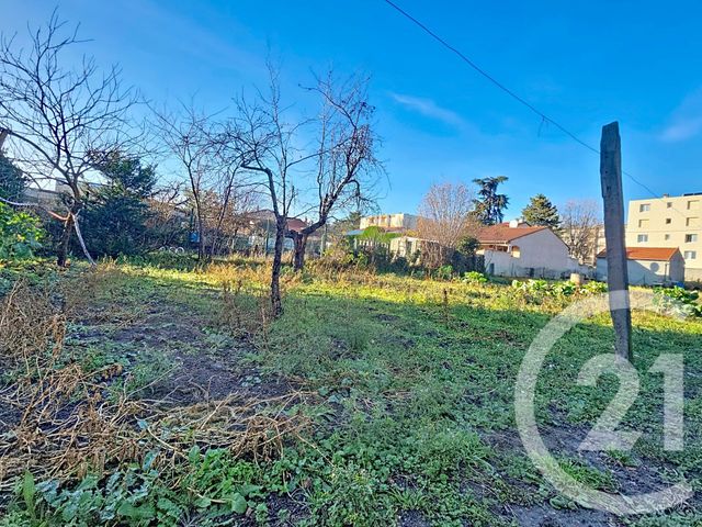 terrain à vendre - 800.0 m2 - RIOM - 63 - AUVERGNE - Century 21 Agence Girard