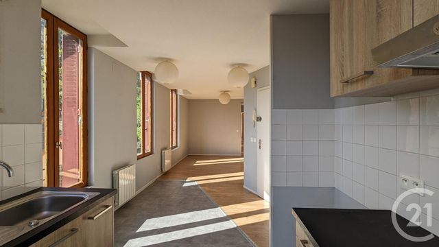 Appartement F4 à louer - 4 pièces - 75.0 m2 - CHATEL GUYON - 63 - AUVERGNE - Century 21 Agence Girard