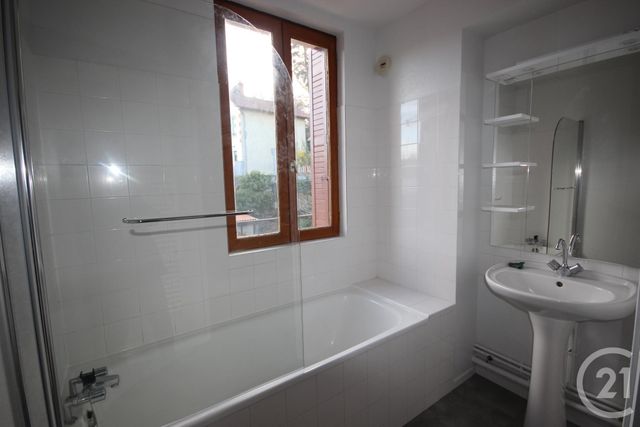 Appartement F4 à louer - 4 pièces - 75.0 m2 - CHATEL GUYON - 63 - AUVERGNE - Century 21 Agence Girard