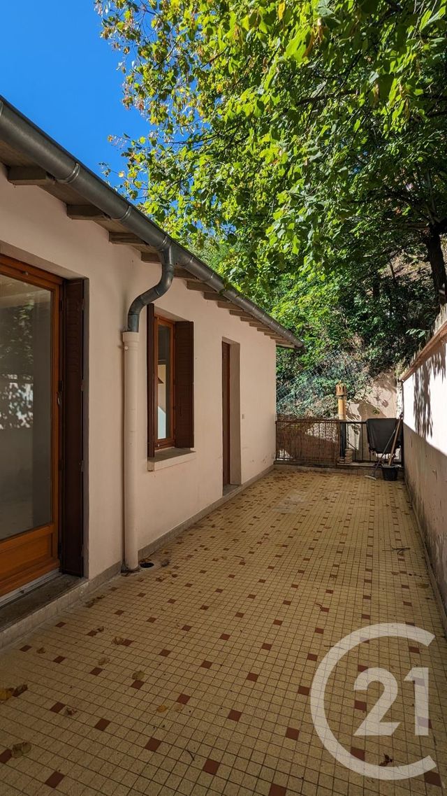 Appartement F4 à louer - 4 pièces - 75.0 m2 - CHATEL GUYON - 63 - AUVERGNE - Century 21 Agence Girard