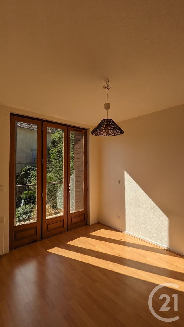 Appartement F4 à louer - 4 pièces - 75.0 m2 - CHATEL GUYON - 63 - AUVERGNE - Century 21 Agence Girard