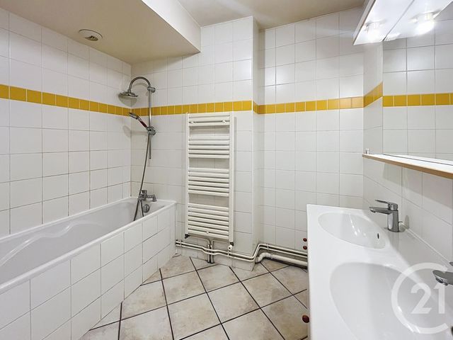 Appartement F4 à vendre - 4 pièces - 91.0 m2 - RIOM - 63 - AUVERGNE - Century 21 Agence Girard