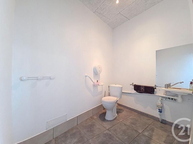 Appartement Local à vendre - 3 pièces - 42.5 m2 - RIOM - 63 - AUVERGNE - Century 21 Agence Girard