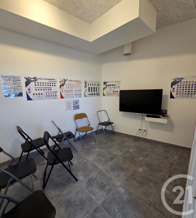 Appartement Local à vendre - 3 pièces - 42.5 m2 - RIOM - 63 - AUVERGNE - Century 21 Agence Girard