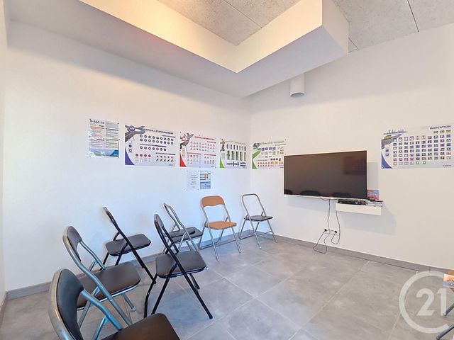 Appartement Local à vendre - 3 pièces - 42.5 m2 - RIOM - 63 - AUVERGNE - Century 21 Agence Girard