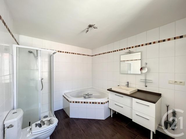 maison à louer - 3 pièces - 77.21 m2 - VOLVIC - 63 - AUVERGNE - Century 21 Agence Girard