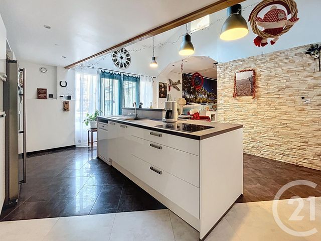 maison à vendre - 5 pièces - 155.0 m2 - MENETROL - 63 - AUVERGNE - Century 21 Agence Girard