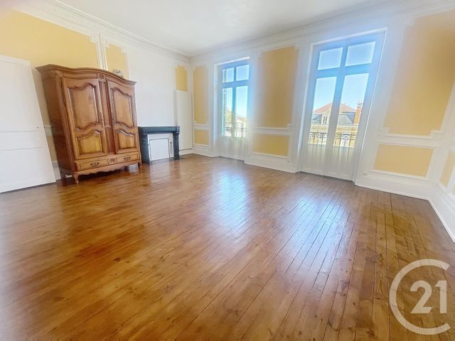 Appartement F1 à louer - 1 pièce - 42.45 m2 - CHATELGUYON - 63 - AUVERGNE - Century 21 Agence Girard