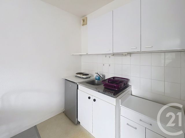 Appartement F1 à louer - 1 pièce - 21.0 m2 - CHATEL GUYON - 63 - AUVERGNE - Century 21 Agence Girard
