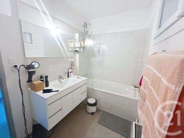 maison à louer - 4 pièces - 74.4 m2 - MOZAC - 63 - AUVERGNE - Century 21 Agence Girard