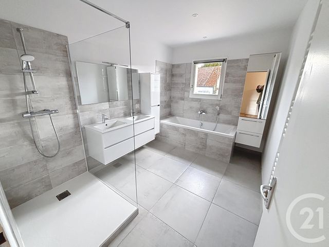 maison à louer - 4 pièces - 120.0 m2 - AIGUEPERSE - 63 - AUVERGNE - Century 21 Agence Girard