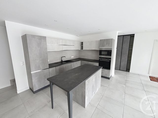 maison à louer - 4 pièces - 120.0 m2 - AIGUEPERSE - 63 - AUVERGNE - Century 21 Agence Girard