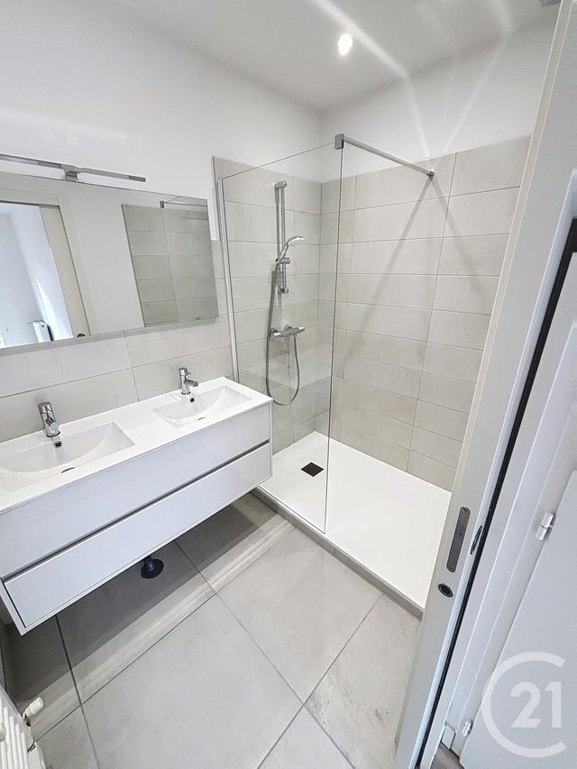 maison à louer - 4 pièces - 120.0 m2 - AIGUEPERSE - 63 - AUVERGNE - Century 21 Agence Girard