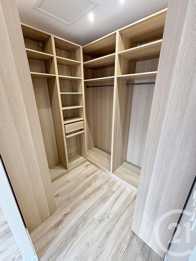 maison à louer - 4 pièces - 120.0 m2 - AIGUEPERSE - 63 - AUVERGNE - Century 21 Agence Girard