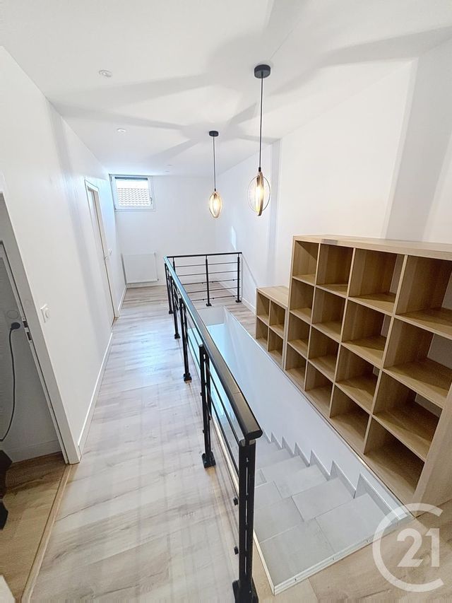 maison à louer - 4 pièces - 120.0 m2 - AIGUEPERSE - 63 - AUVERGNE - Century 21 Agence Girard