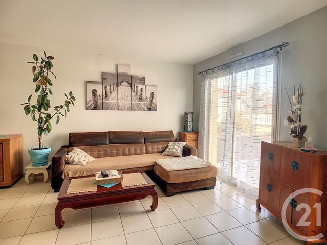 maison à louer - 5 pièces - 95.0 m2 - ST BONNET PRES RIOM - 63 - AUVERGNE - Century 21 Agence Girard